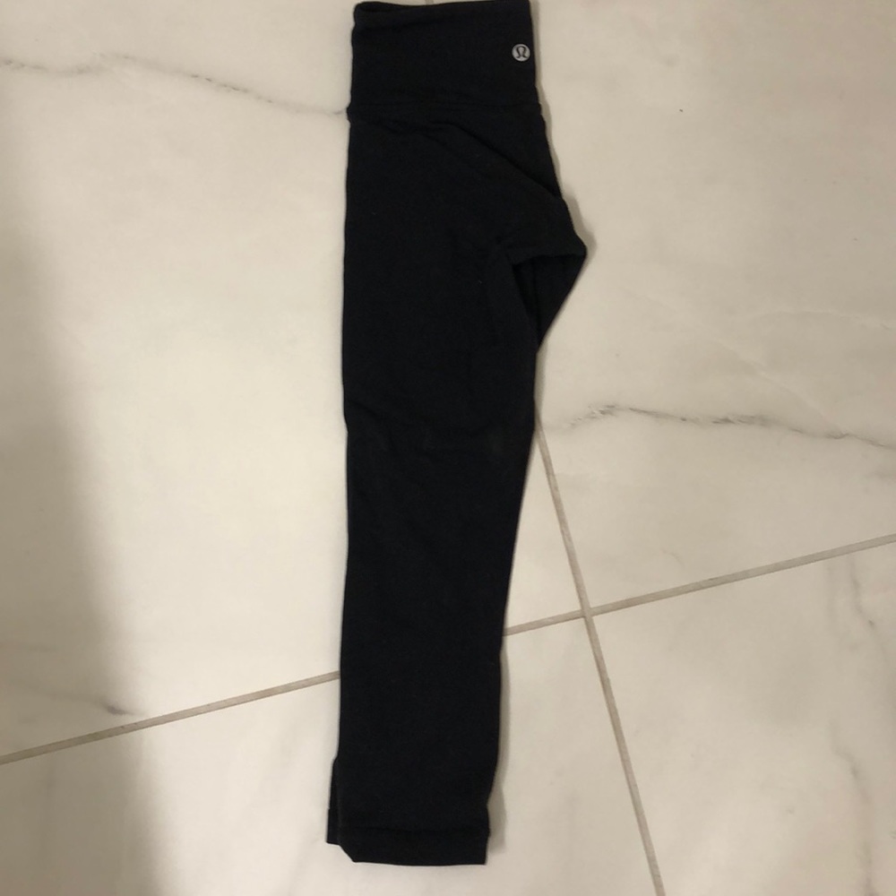 3/4 Lululemon Black Leggings